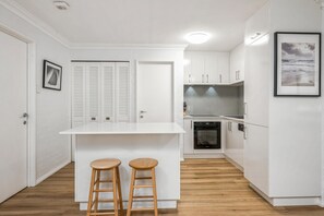 Mikroaaltouuni, uuni, liesi, astianpesukone