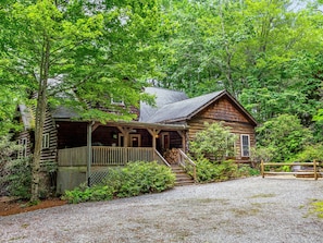 Exterior - Breathe in the cool mountain air and let your cares melt away. Fall Discount (Lake Toxaway)