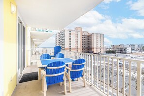 Outdoor dining - Great location, Great condo, WOW about this place!  Book your 2025 dates now! (Ocean City)