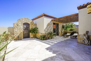 Terrace/patio - BEACHFRONT, PRIVATE POOL, GOLF, Concierge, Daily Maid and Chef-Meal Services at Paraiso del Mar (La Paz)