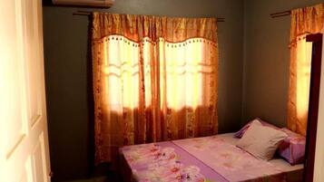 2 habitaciones, tabla de planchar con plancha, wifi y ropa de cama