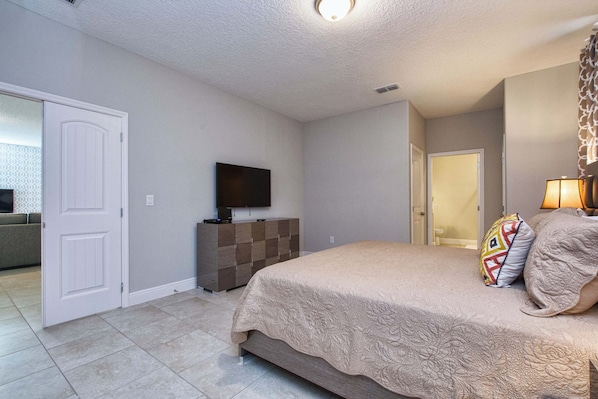 6 bedrooms, iron/ironing board, WiFi (free), bed sheets