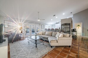 TV, DVD player - Spacious, Heated Pool Home w/ Gulf Access- Villa Sunset Point - Roelens Vacations (Cape Coral)