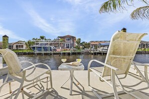 Terrace/patio - Spacious, Heated Pool Home w/ Gulf Access- Villa Sunset Point - Roelens Vacations (Cape Coral)