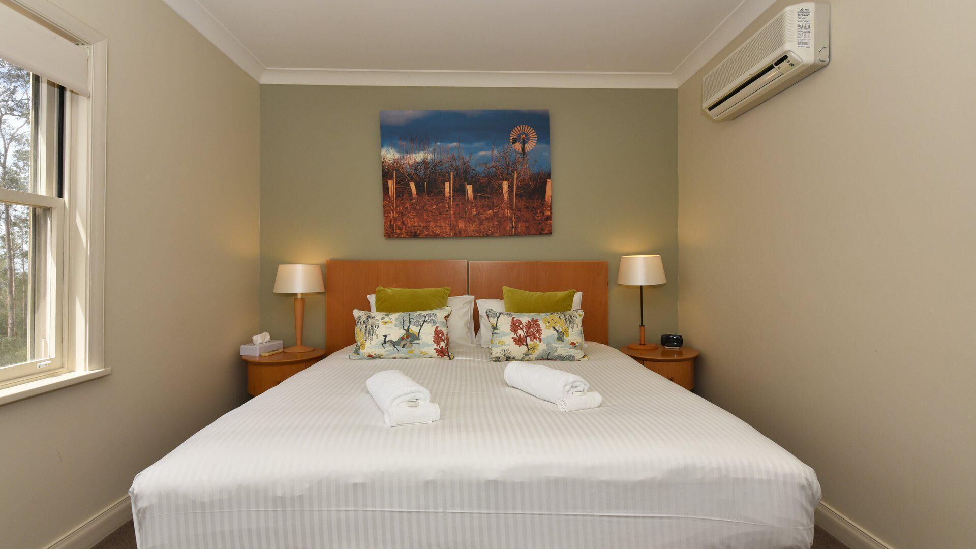 2 bedrooms, iron/ironing board, WiFi