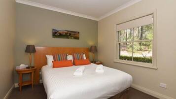 2 bedrooms, iron/ironing board, WiFi