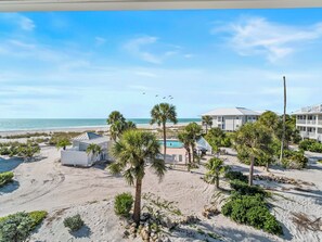 On the beach, beach umbrellas - Stay and Play all Day in this Very Nice Spacious Beach Resort Villa! C1622A (Englewood)