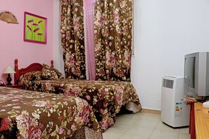 2 bedrooms, iron/ironing board, bed sheets