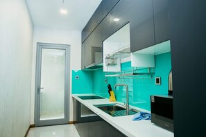 Deluxe-Apartment, 2 Queen-Betten | Eigene Küche | Kühlschrank, Mikrowelle