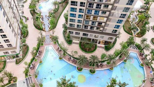 Outdoor pool - Vinhomes Central Park - Park 7 (Ho Chi Minh City)