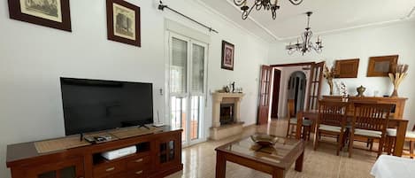 Flat-screen TV, fireplace