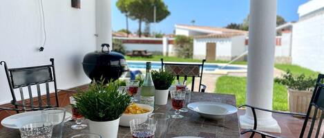 تناول الطعام بالخارج