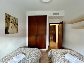 3 dormitorios, tabla de planchar con plancha, wifi y ropa de cama