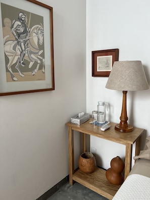 A wooden bedside table with a lamp, a tissue box, a glass, and a vase. - Department in the Heart of Oaxaca (Oaxaca)