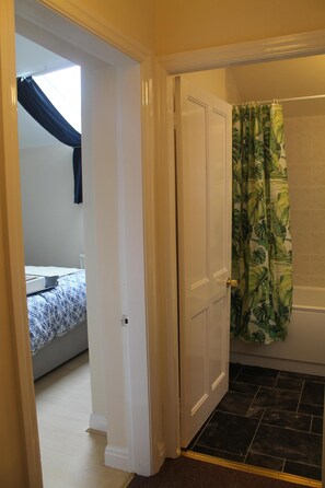 1 bedroom, iron/ironing board, travel crib, WiFi - Luxury house, great location within the York City walls (York)