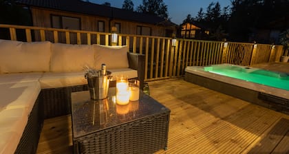 3 Bedroom 2 bathroom luxurious lodge with hot tub stunning Northumberland