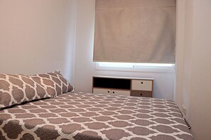 1 chambre, fer et planche à repasser, draps fournis