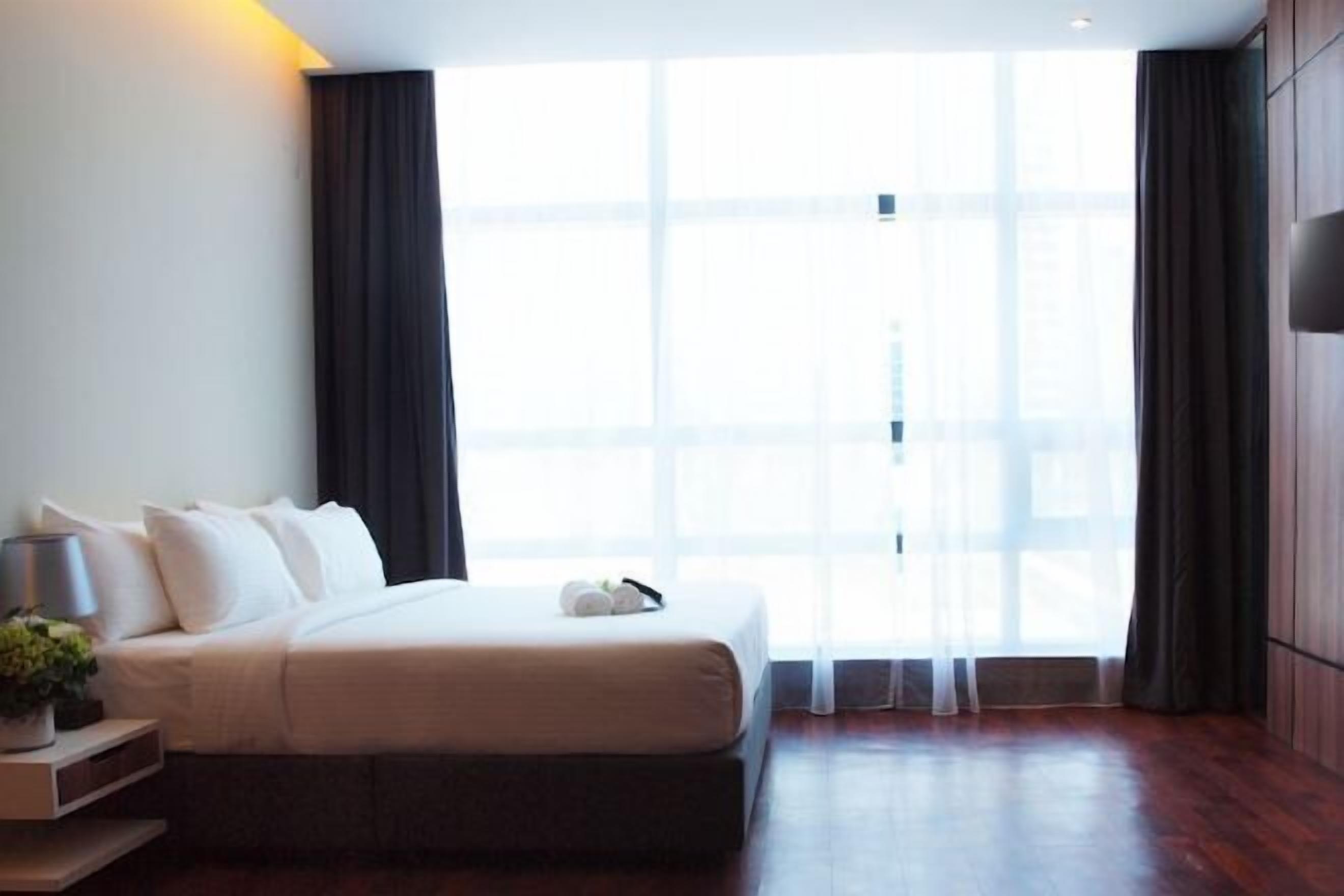 Caja de seguridad en la habitación y escritorio 