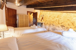 5 bedrooms, in-room safe, desk, iron/ironing board - Spectacular mediterranean villa with private pool, A / C and WIFI (Campanet)