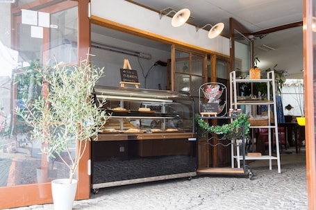 Deli