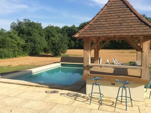 Piscine et son bar 