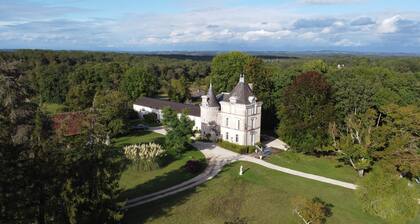 Castle in Dordogne in the land of truffles. Park, heated pool
