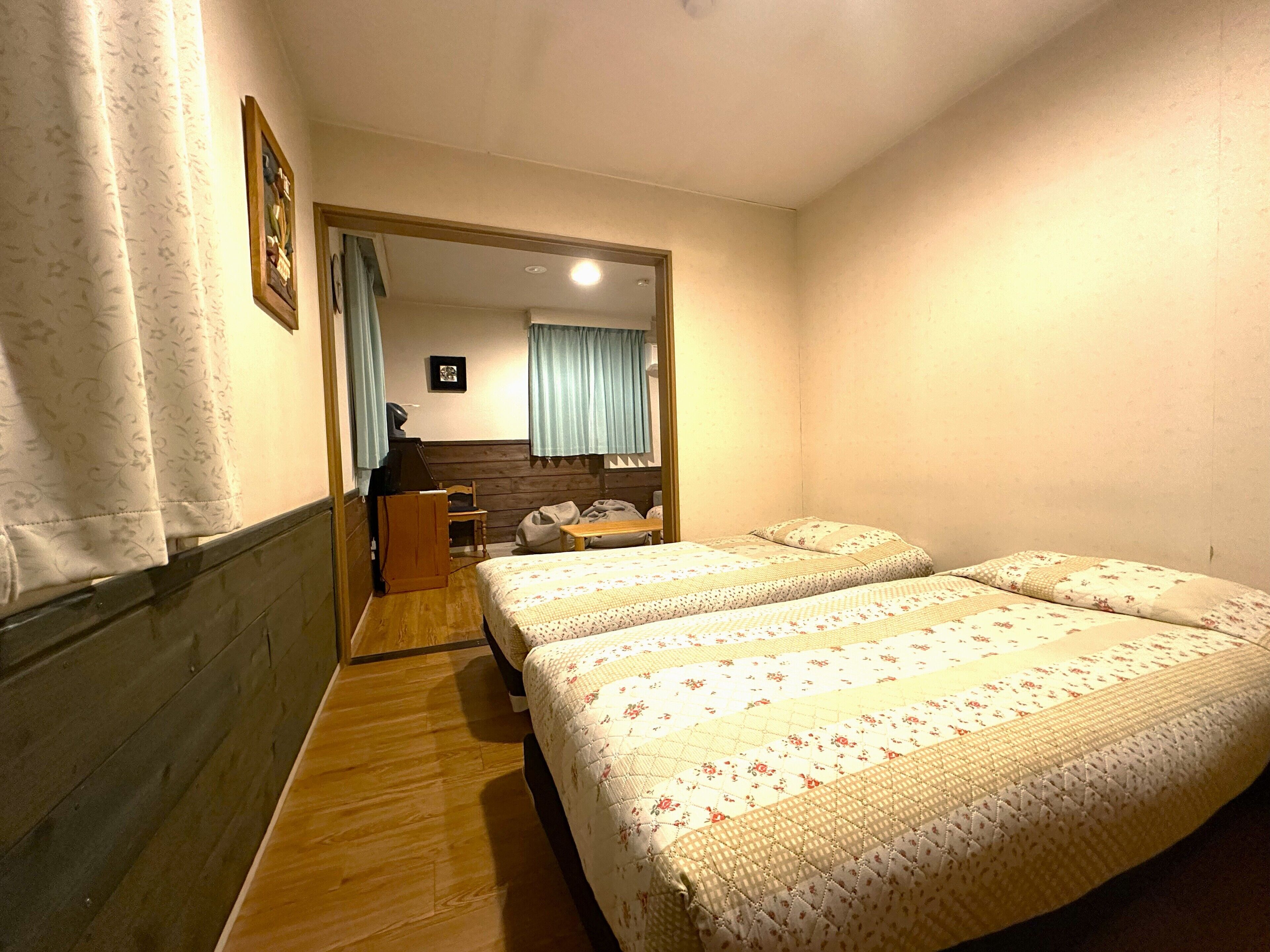 Family Room, Shared Bathroom | Free WiFi