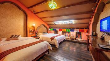 Standard Twin Room | Desk, blackout drapes, soundproofing, free WiFi