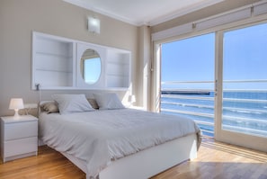 4 slaapkamers, een strijkplank/strijkijzer, reisbedje, gratis wifi