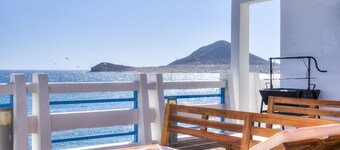 HOUSE OVER THE SEA ( touching the water) VERY CENTRAL EL MEDANO, BBQ terrace,