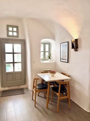 Dining - Traditional Village House 'Alba Lily' with heated plunge pool (Megalochori)