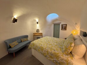 2 bedrooms, in-room safe, iron/ironing board, travel crib