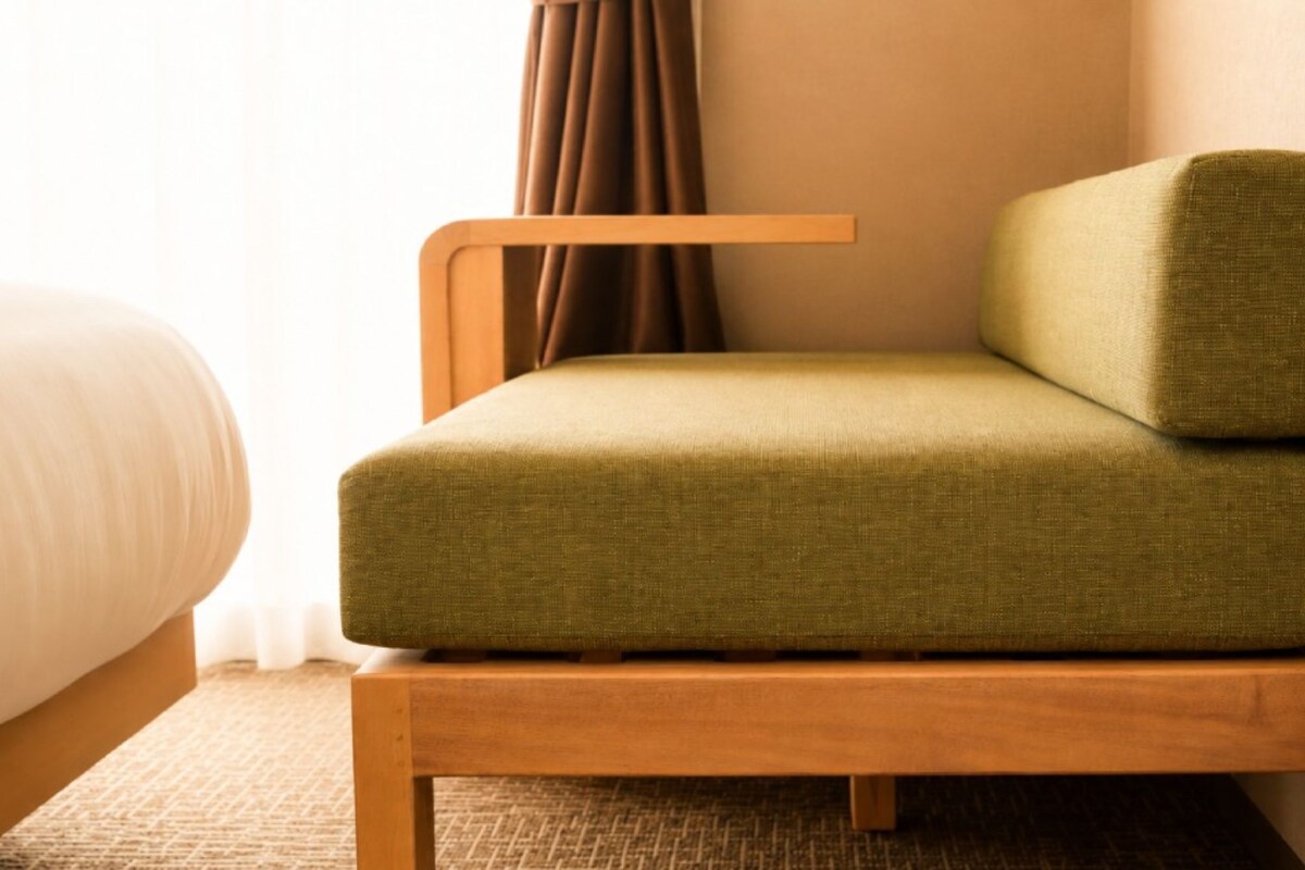 In-room safe, free WiFi, bed sheets