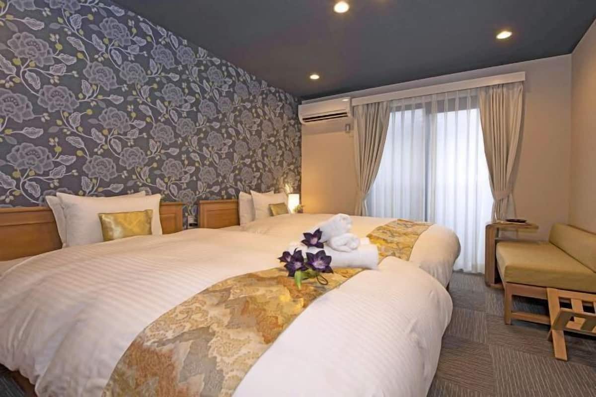 In-room safe, free WiFi, bed sheets