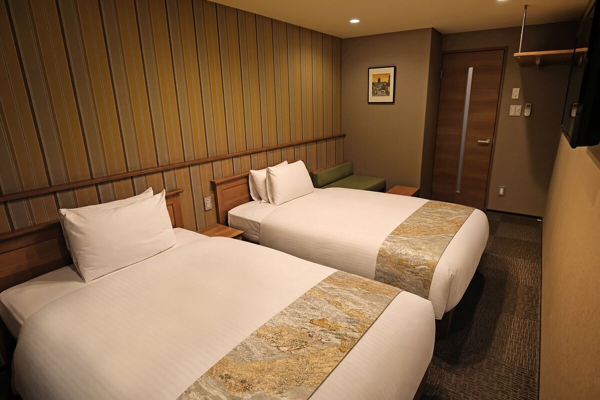 In-room safe, free WiFi, bed sheets