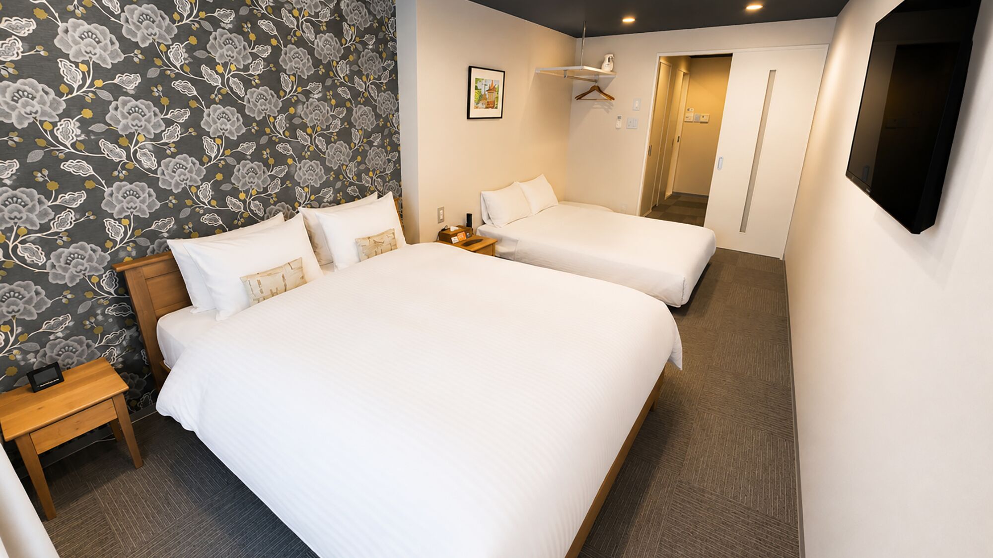 Cofres nos quartos, Wi-Fi de cortesia, roupa de cama