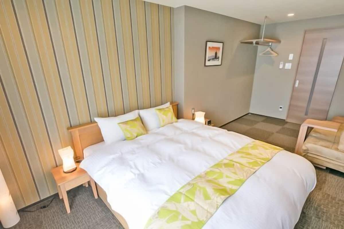 In-room safe, free WiFi, bed sheets