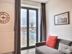 صورة غير مصنفة، 5 من 23، زرّ