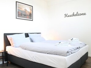 1 غرفة نوم وخزنة داخل الغرفة ومكتب وواي فاي