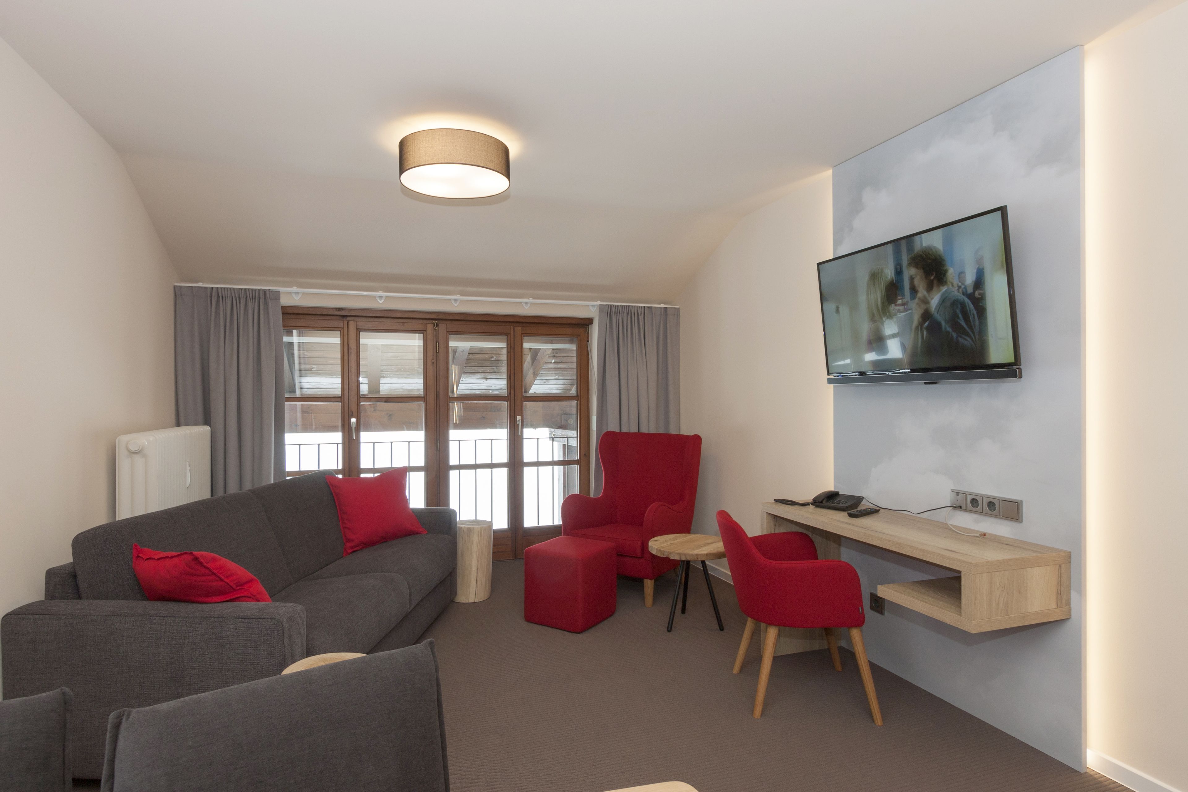 Studio | Wohnbereich | 32-Zoll-Flachbildfernseher mit Satellitenempfang, Fernseher