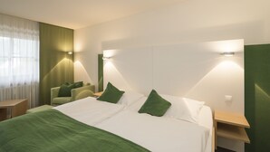 Deluxe tweepersoonskamer, balkon | 1 slaapkamer, een kluis op de kamer, verduisterende gordijnen