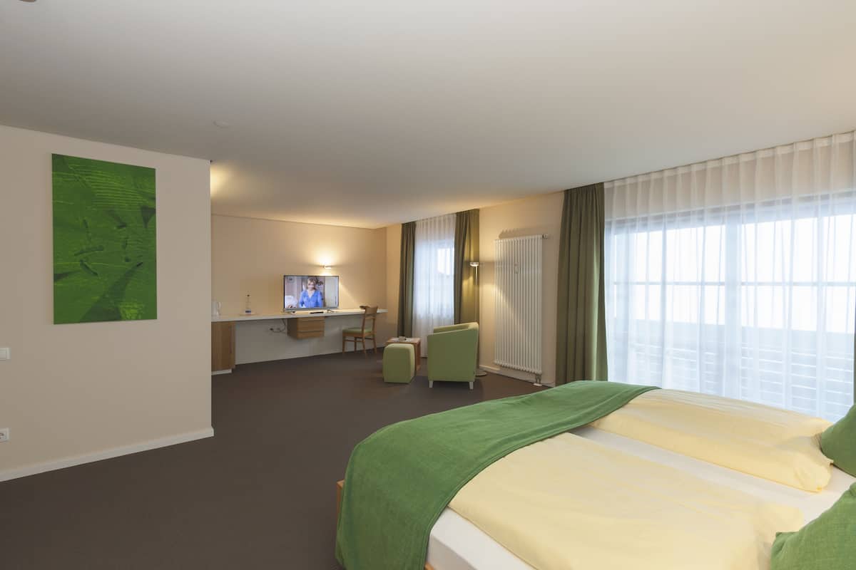 Tweepersoonskamer, toegankelijk voor mindervaliden | 1 slaapkamer, een kluis op de kamer, verduisterende gordijnen