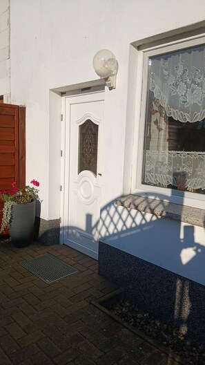 Unclassified image, 5 of 11, button