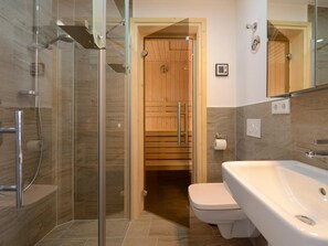 Shower, hair dryer - Ohlerich storage app. 12 - Ohlerich Speicher App. 12 (Wismar)