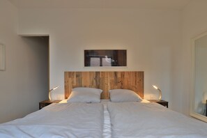 2 habitaciones, tabla de planchar con plancha, cuna de viaje y wifi 