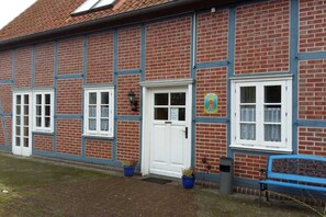 Unclassified image, 4 of 19, button