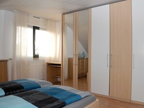 4 Schlafzimmer, Reisekinderbett, WLAN, Bettwäsche