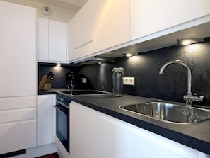 Fridge, oven, dishwasher, coffee/tea maker
