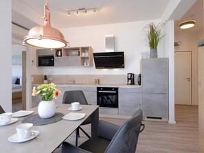 Unclassified image, 5 of 28, button