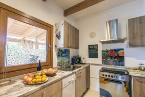 Fridge, microwave, oven, dishwasher